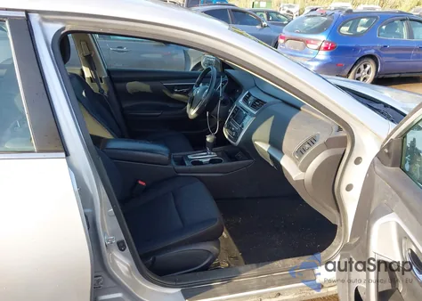 2017 Nissan Altima 2.5 Sv z USA, uszkodzony, nr VIN 1N4AL3AP7HC197824